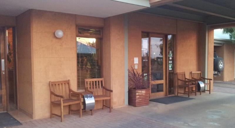Motel Mud Hut 4*
