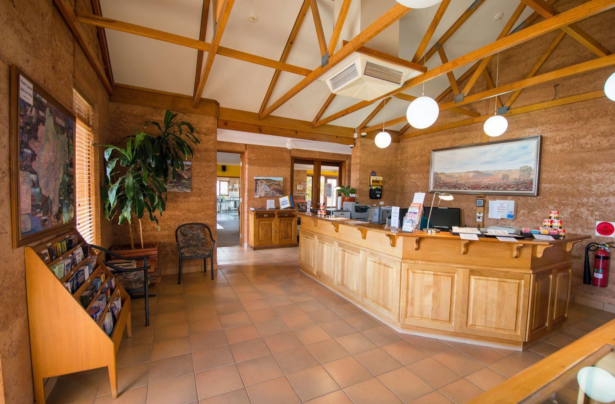 Mud Hut 4*