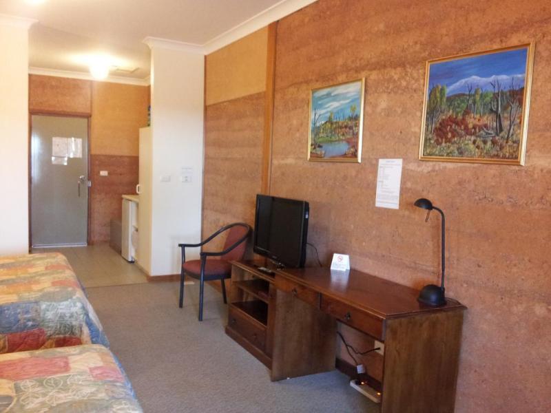 Mud Hut Motel 4*