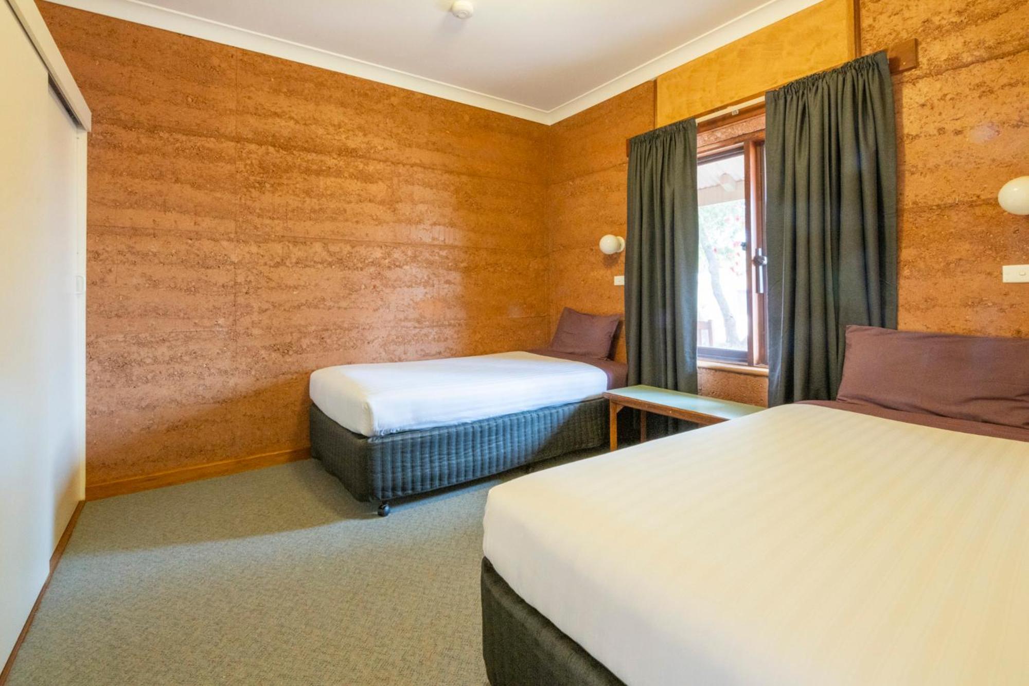 Motel Mud Hut 4*
