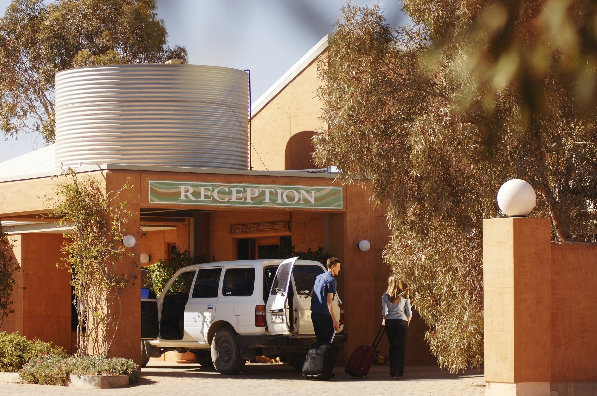 Mud Hut Motel 4*